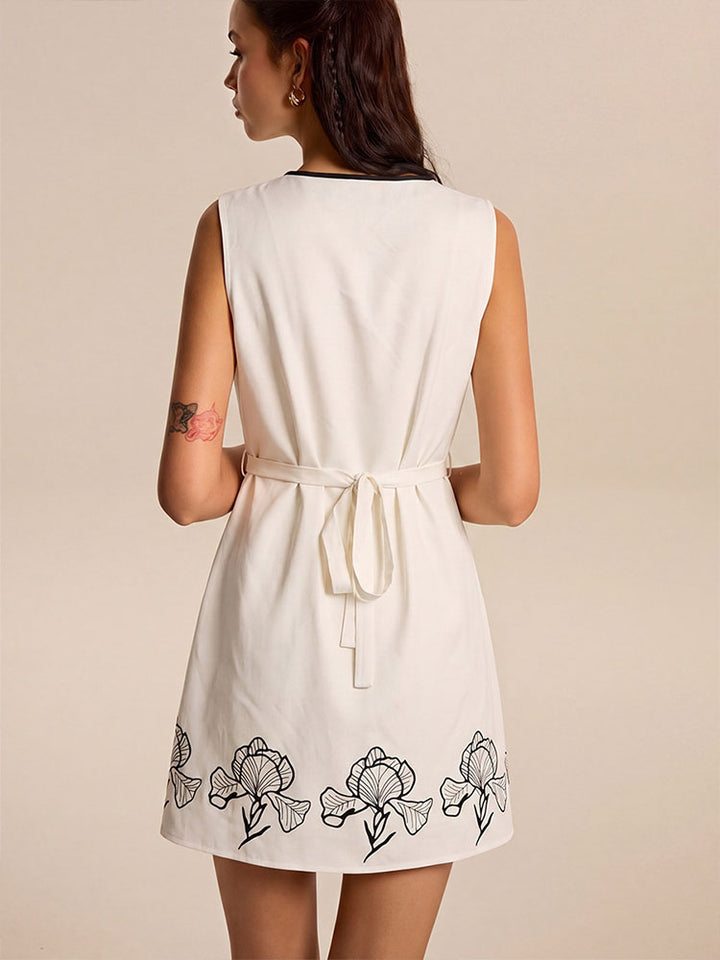 Back-tied sleeveless printed dress