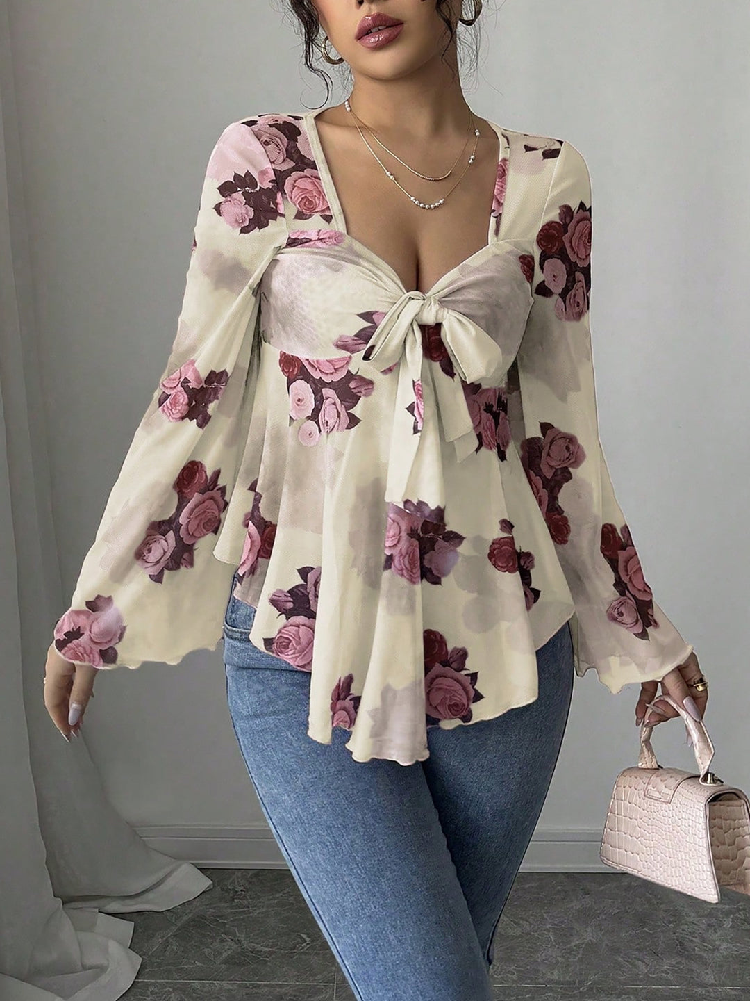 Sweetheart neckline printed long-sleeved shirt