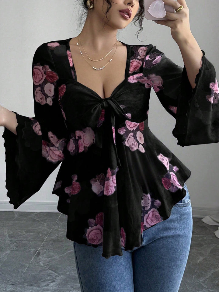 Sweetheart neckline printed long-sleeved shirt