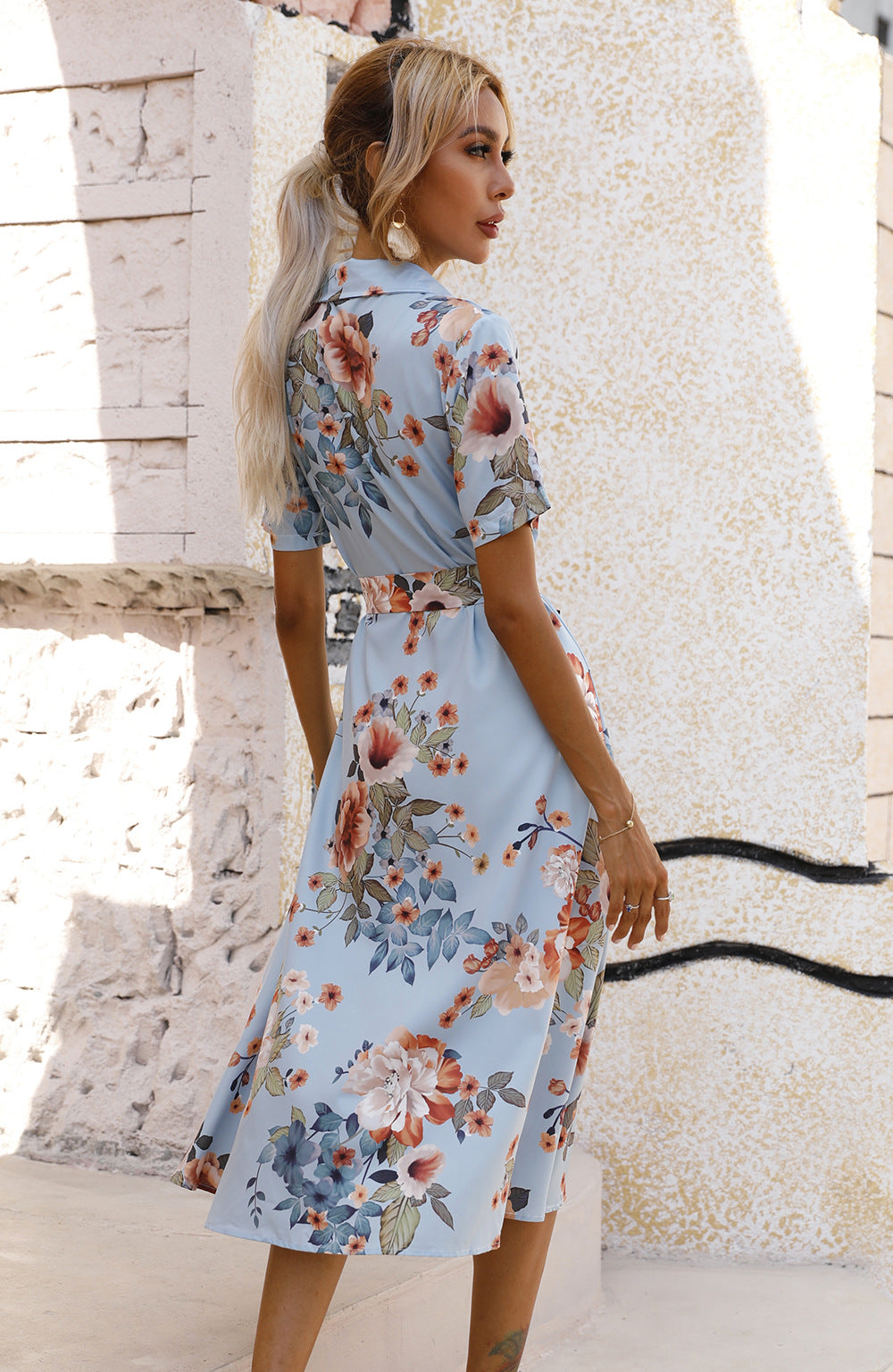 Waist-cinching single-breasted printed short-sleeved dress
