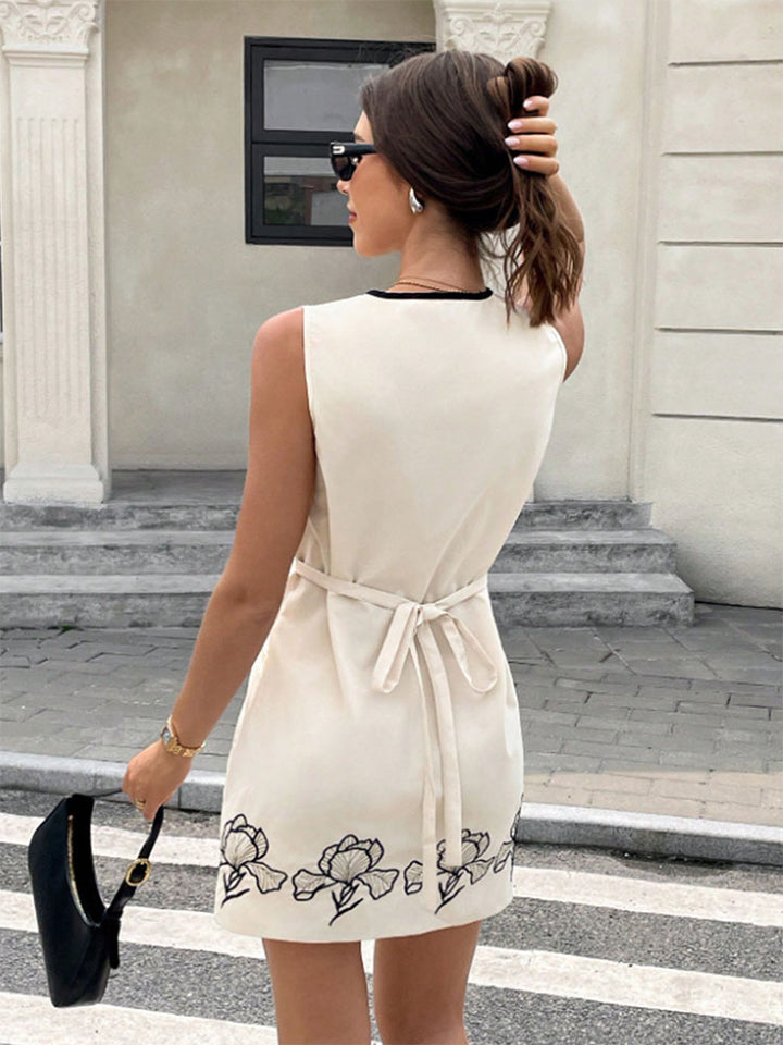 Back-tied sleeveless printed dress