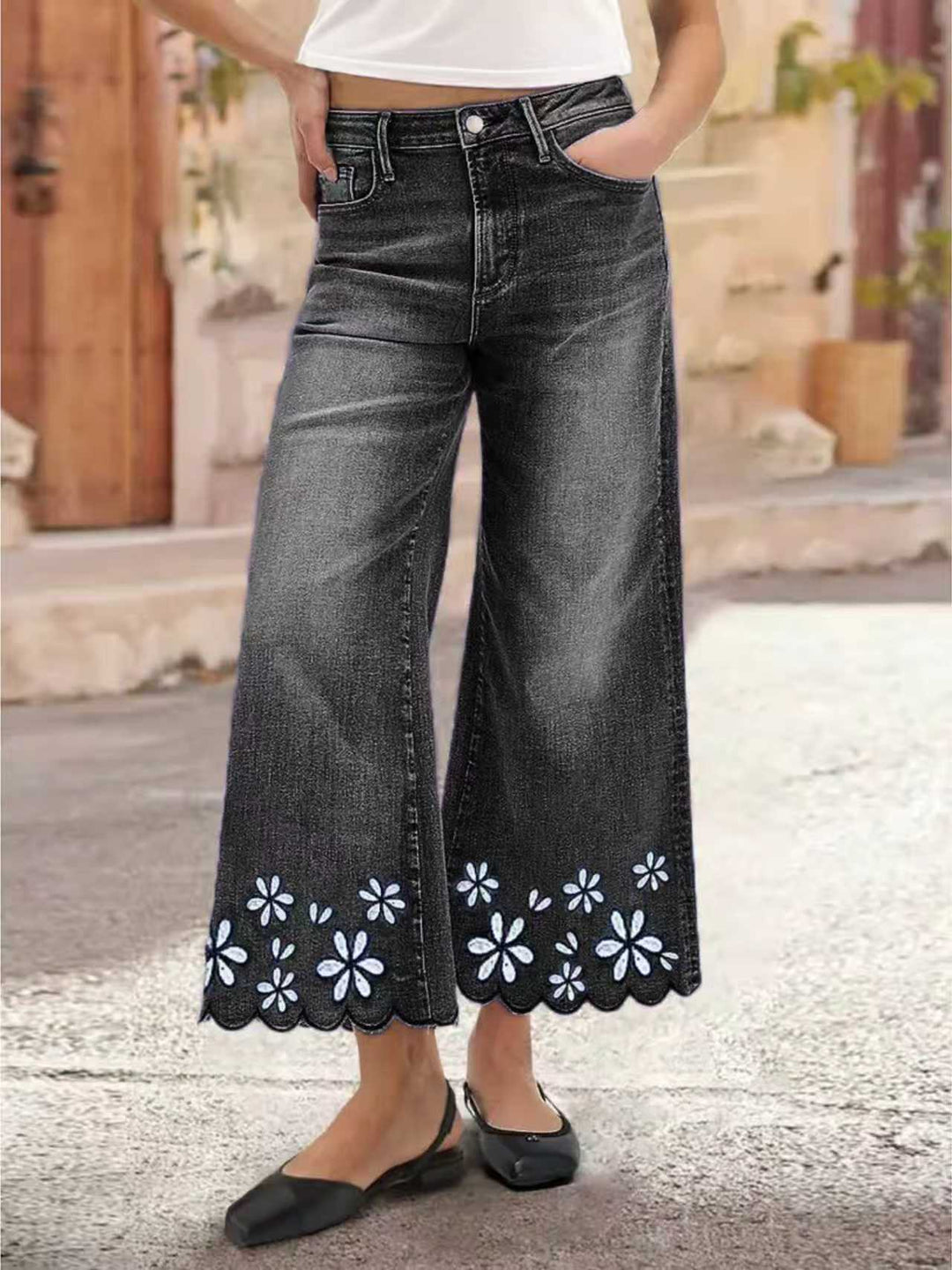 Fashionable embroidered loose-fitting casual stretch cropped jeans