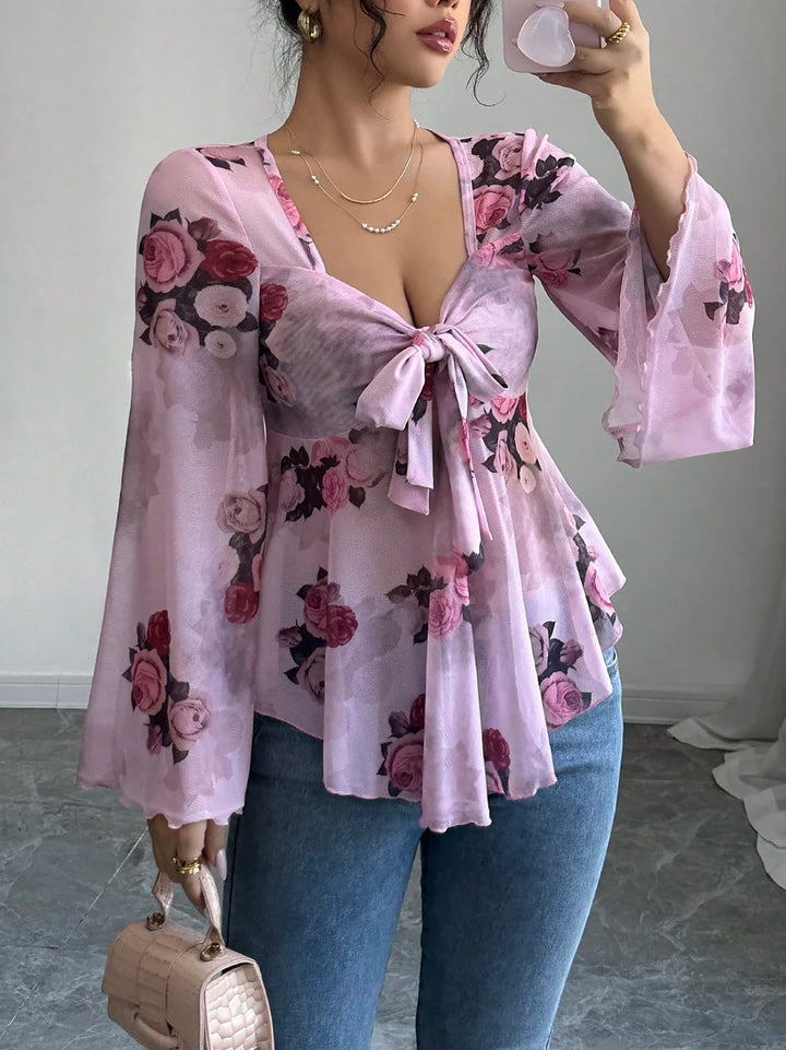 Sweetheart neckline printed long-sleeved shirt