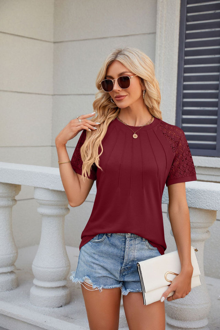 Solid color round neck short-sleeved T-shirt with lace trim