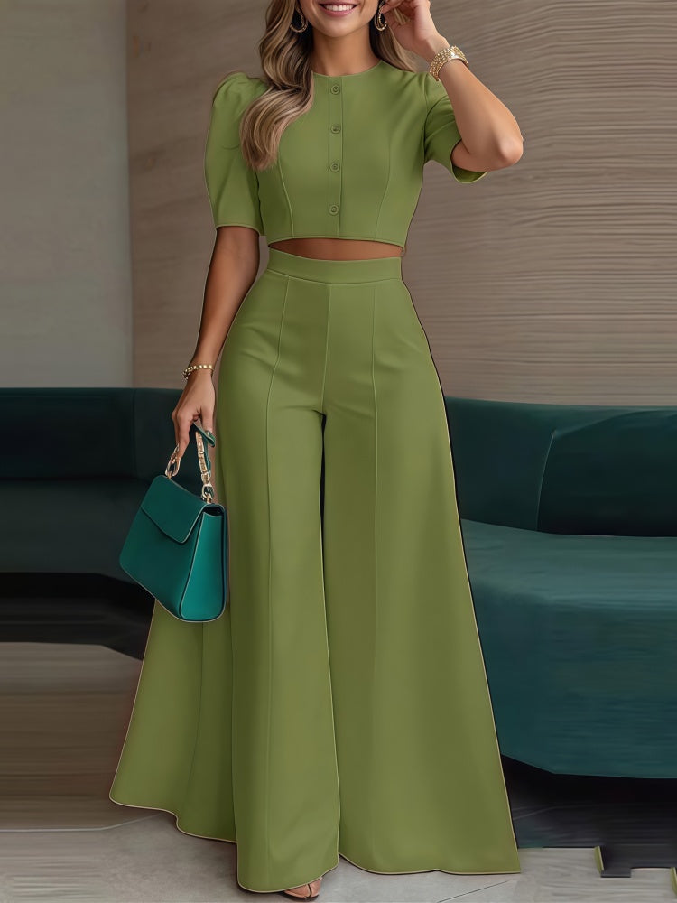 Stylish and casual two-piece set of short top and trousers