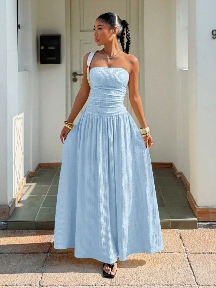 Sleeveless elegant sexy fitted strapless dress