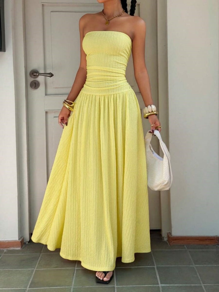 Sleeveless elegant sexy fitted strapless dress