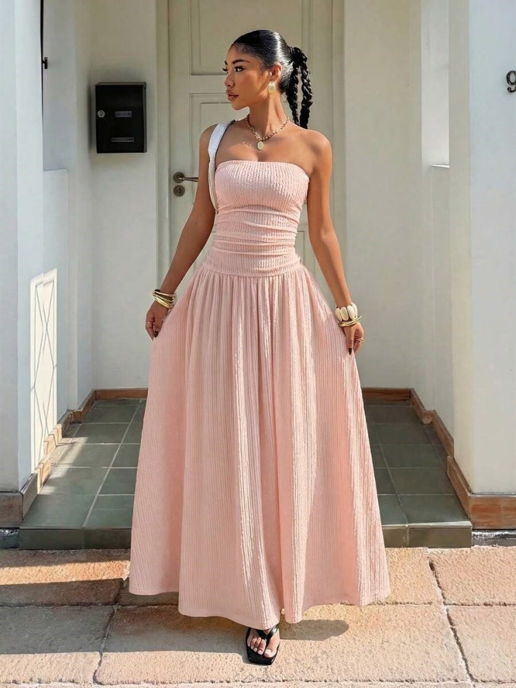 Sleeveless elegant sexy fitted strapless dress
