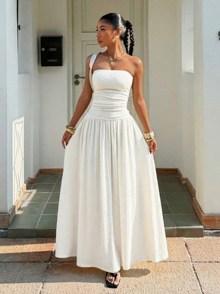 Sleeveless elegant sexy fitted strapless dress