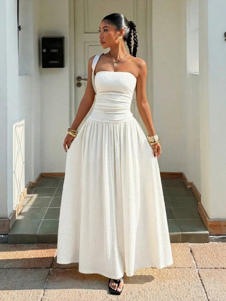 Sleeveless elegant sexy fitted strapless dress