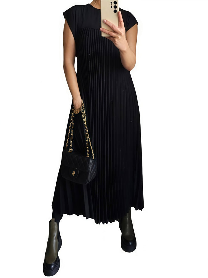 Fashionable round neck sleeveless pleated dress for women