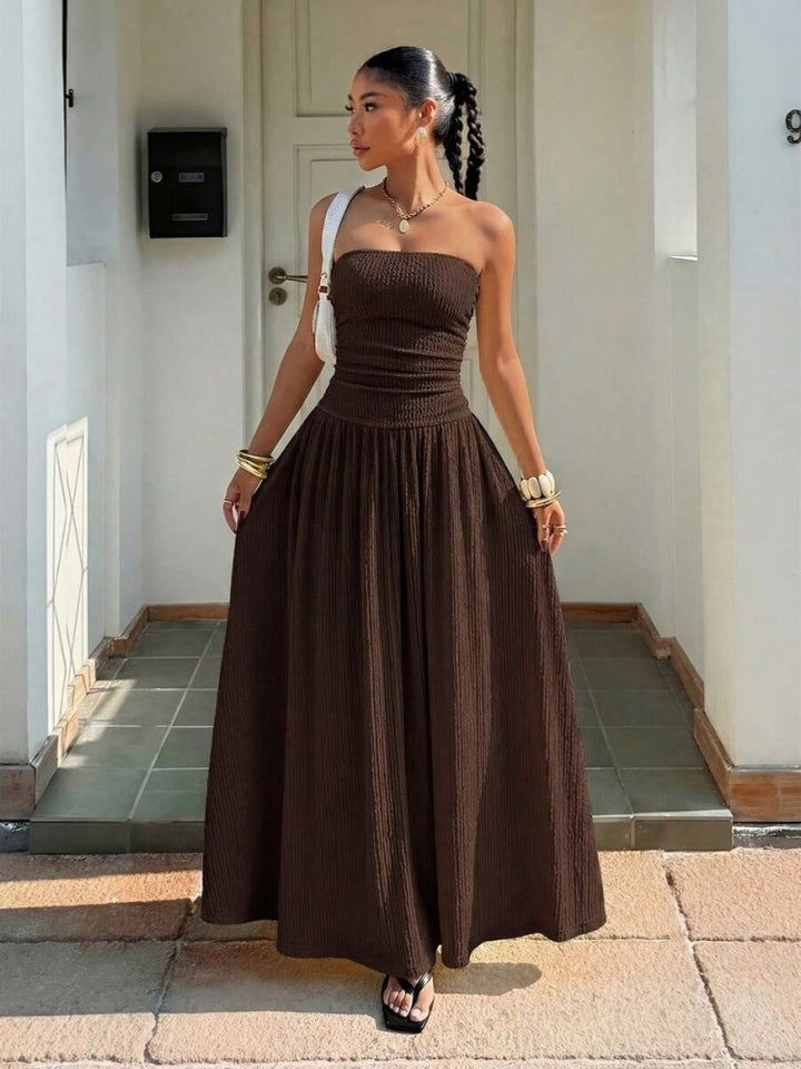 Sleeveless elegant sexy fitted strapless dress