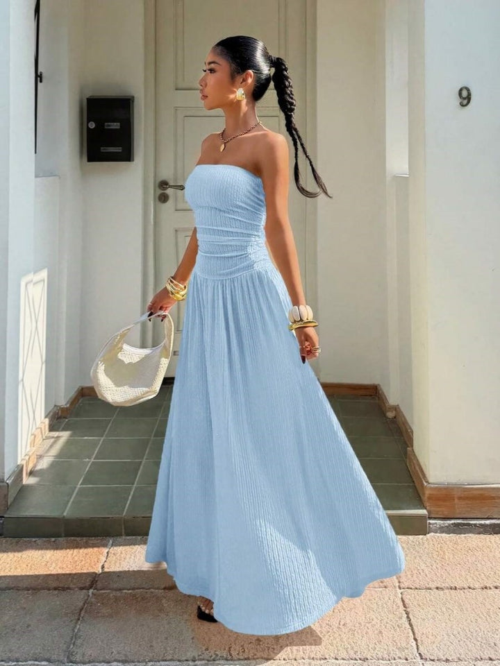 Sleeveless elegant sexy fitted strapless dress