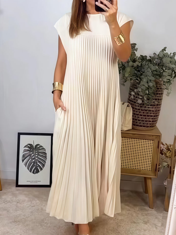 Fashionable round neck sleeveless pleated dress for women