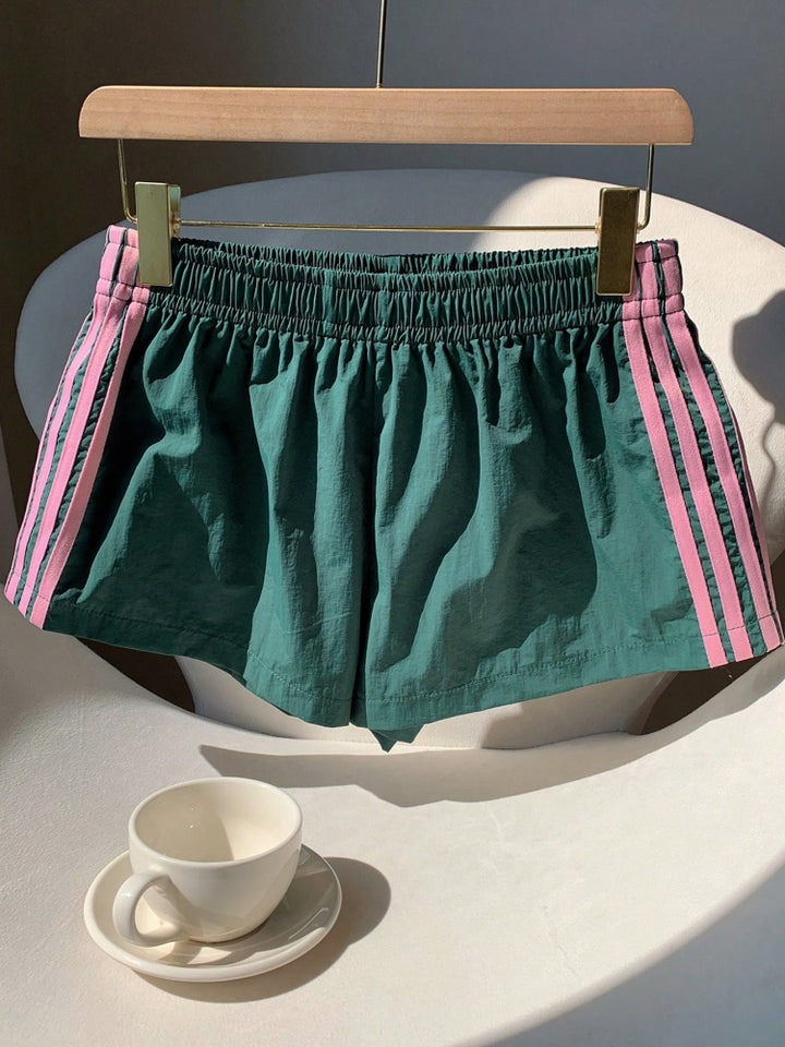 Contrast Side Stripe Elastic Waist Casual Shorts