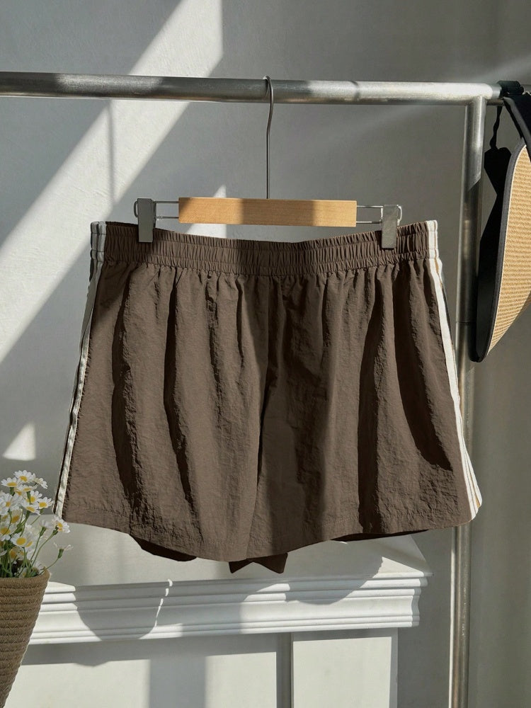 Contrast Side Stripe Elastic Waist Casual Shorts