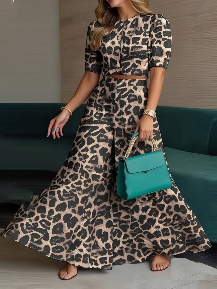 Stylish and casual two-piece set of short top and trousers