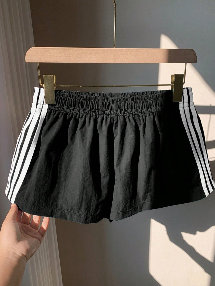 Contrast Side Stripe Elastic Waist Casual Shorts