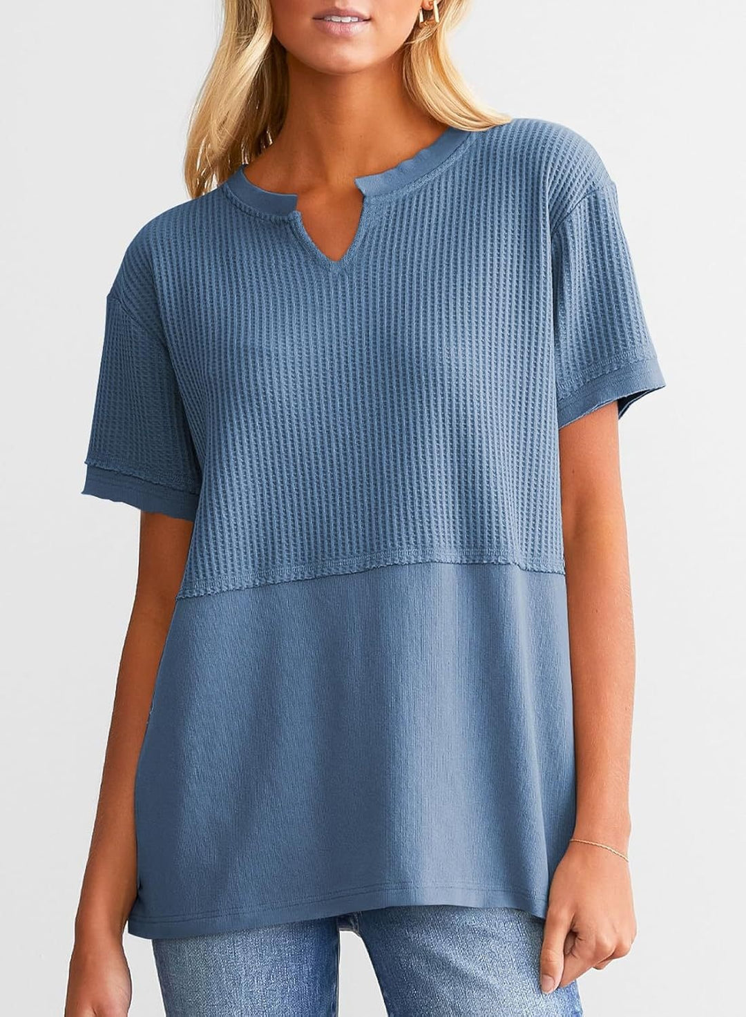 V-neck pullover shirt with belted waist