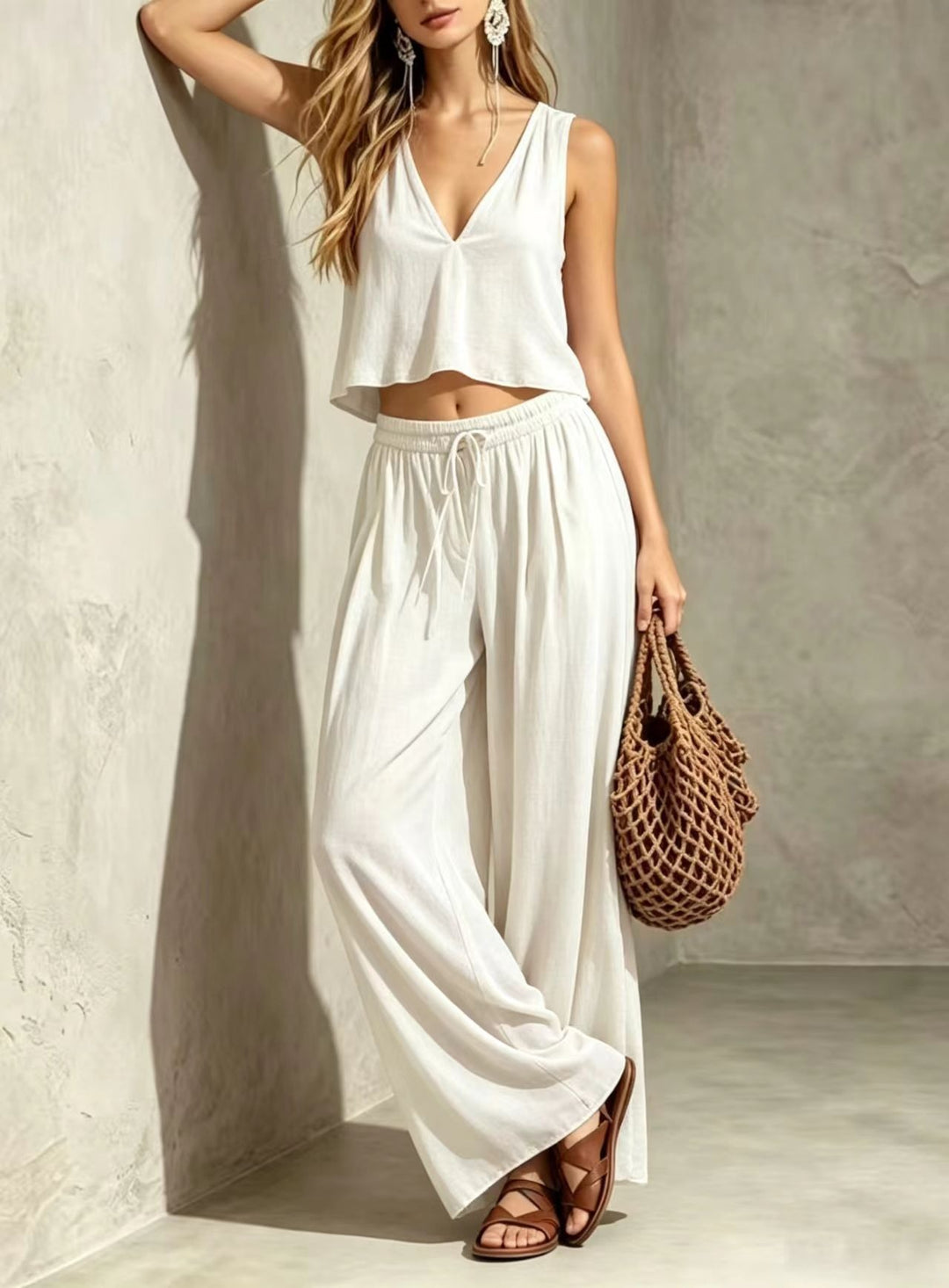 Sleeveless top and trousers two-piece set