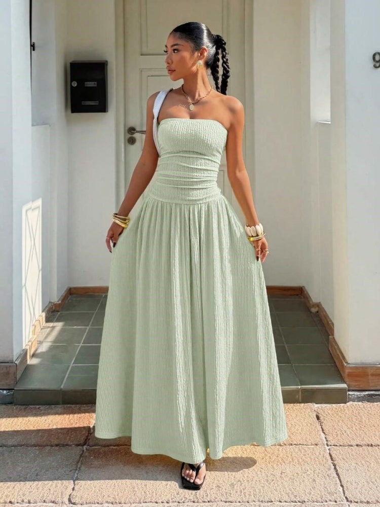 Sleeveless elegant sexy fitted strapless dress